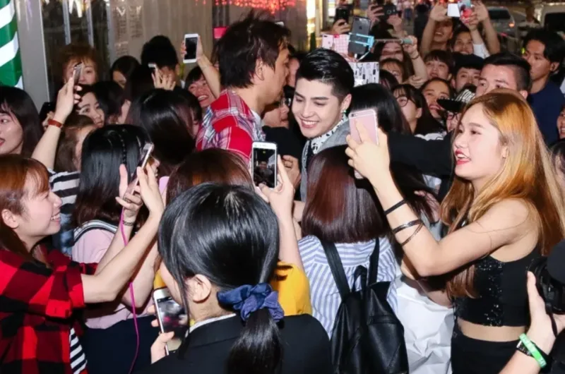 Sự gần gũi với khán giả nhưng vẫn giữ hình ảnh chuyên nghiệp là điểm cộng trong hành trình của Noo Phước Thịnh.